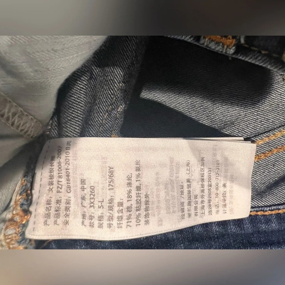 Hollister California denim jeans with factory distressing. Single button. - Picture 6 of 6